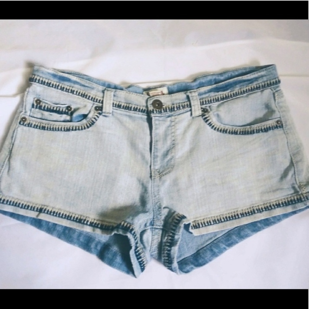 Mudd Light Wash Embroidered Jean Shorts Sz 15